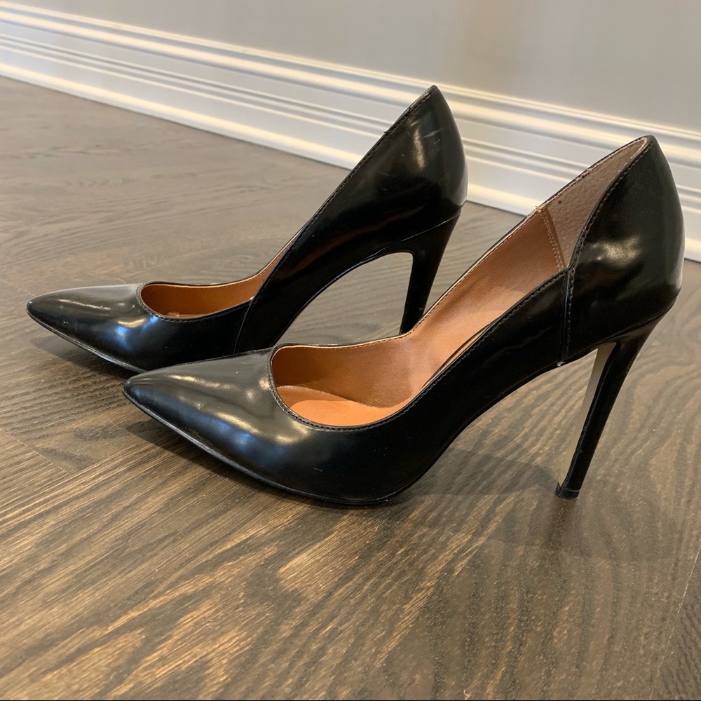 Classic pointed toe heels with a sexy silhouette